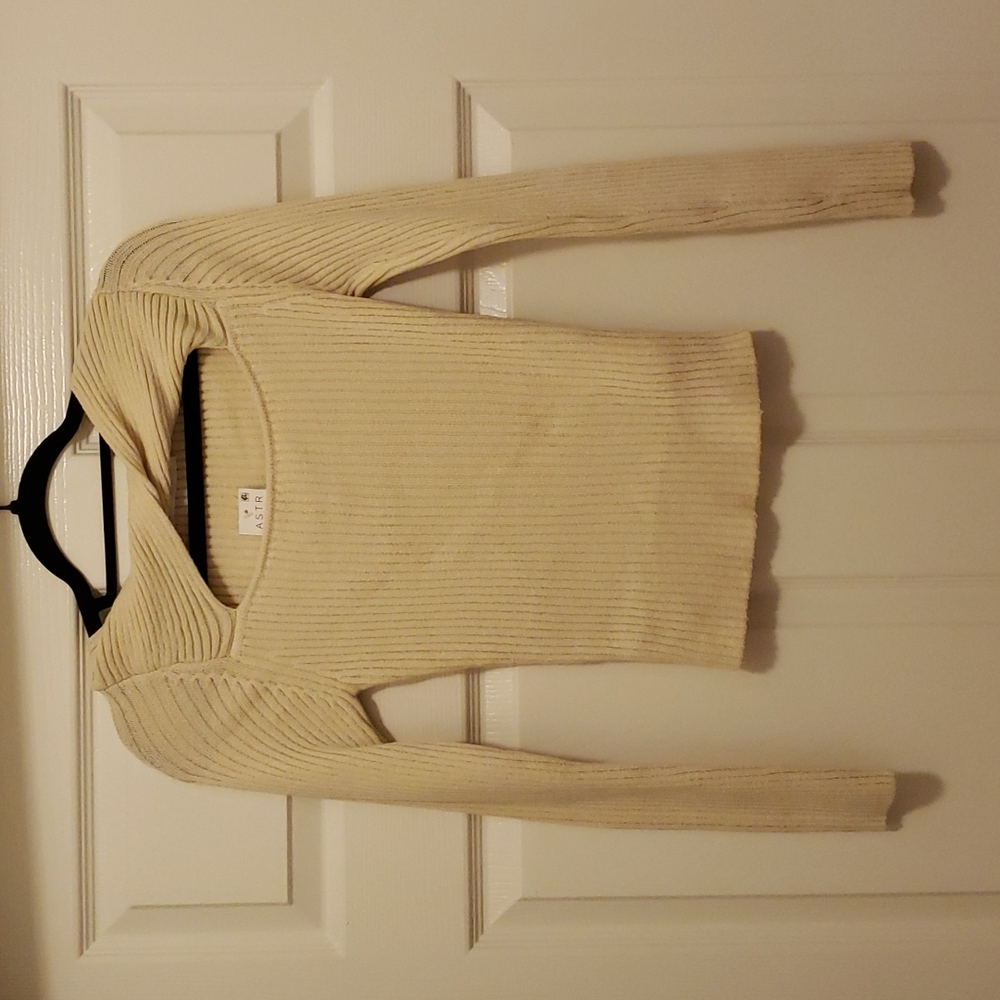 NWT ASTR keyhole sweater